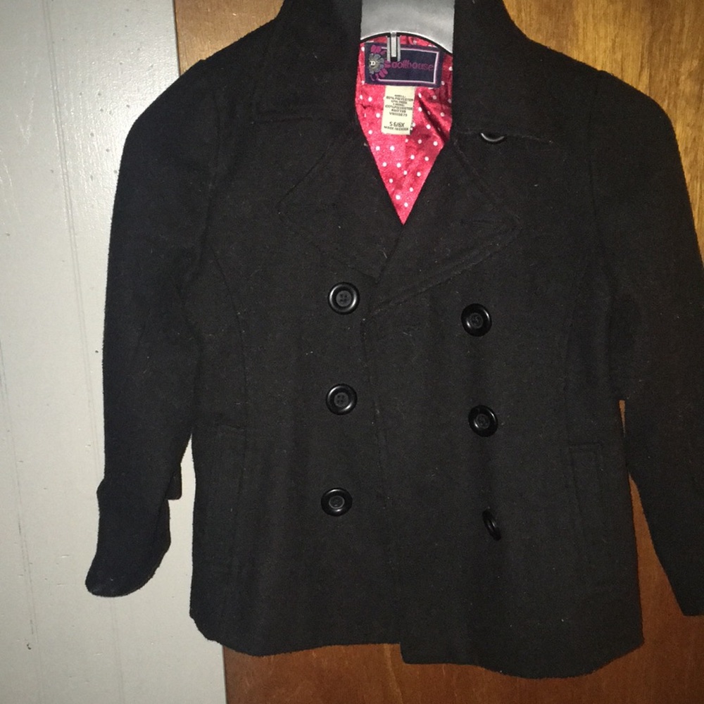 Pea coat, size 6. Great condition will need a little tlc but overall good.